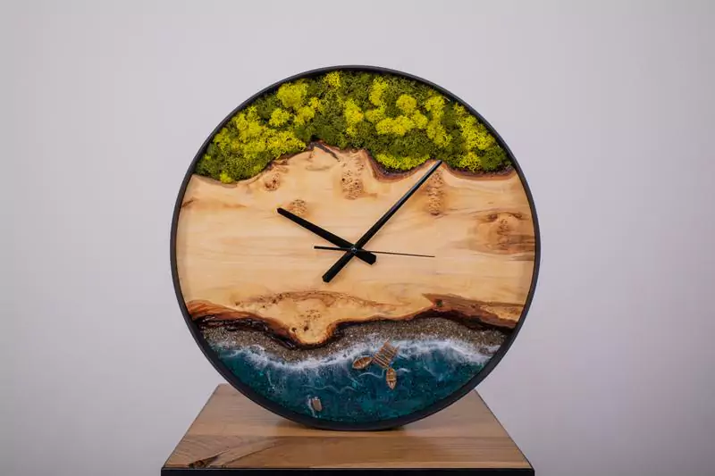 image of moss-wooden-clock